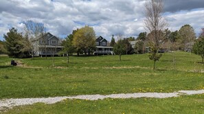 Property grounds - Cozy Lakefront Cottage in Muskoka (Severn Bridge)