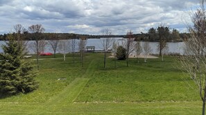 Property grounds - Cozy Lakefront Cottage in Muskoka (Severn Bridge)