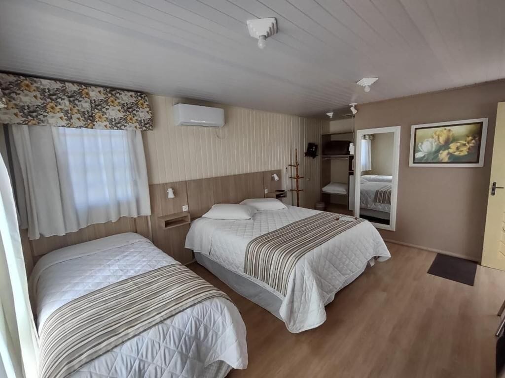 Quarto triplo básico | Wi-Fi de cortesia