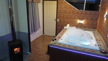 Deluxe Room | Free WiFi