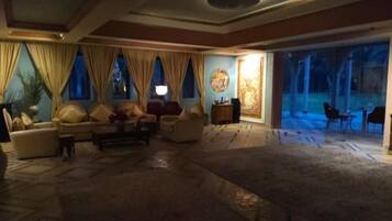 House, Multiple Bedrooms, Smoking, Private Pool | Interior