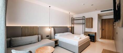 Suite with Pool View | Free WiFi, bed sheets