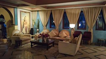 House, Multiple Bedrooms, Smoking, Private Pool | Living area