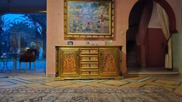 House, Multiple Bedrooms, Smoking, Private Pool | Interior