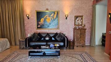 House, Multiple Bedrooms, Smoking, Private Pool | Living area