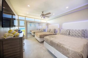 Tabla de planchar con plancha, wifi y ropa de cama