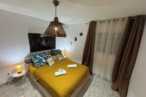 2 chambres, fer et planche à repasser, Wi-Fi, draps fournis