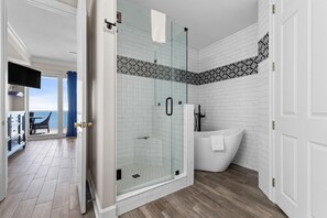 Condo, varias camas (Regency Isle 1009) | Baño