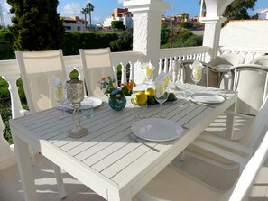 تناول الطعام بالخارج