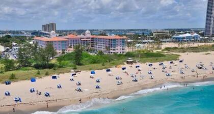 Oceanfront Singer Island Resort /Florida/Dec 14-21/kitchen,living,dining,bedroom