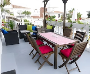 تناول الطعام بالخارج