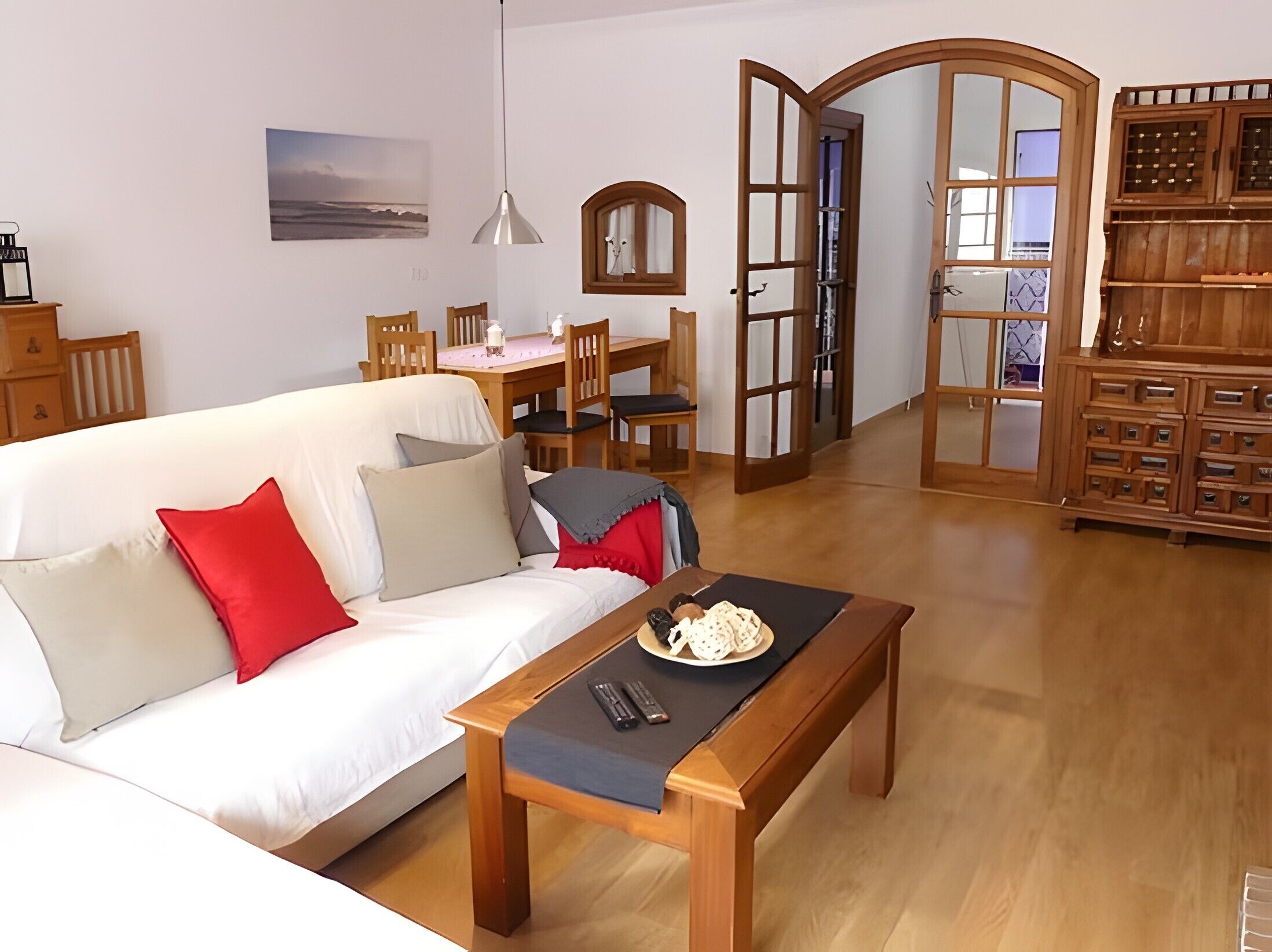 Televisión y chimenea 