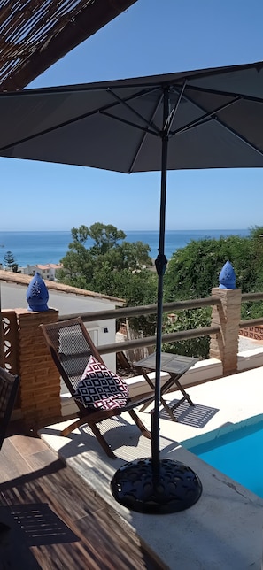 Property grounds - Holiday Home 'Monte Azul' with Private Pool, Wi-Fi and Air Conditioning (Benajarafe)