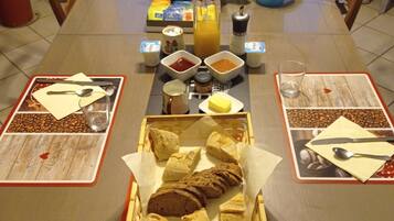 Dagelijks continentaal ontbijt inbegrepen