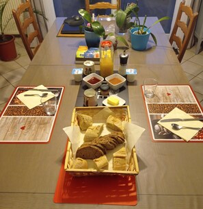 Free daily continental breakfast