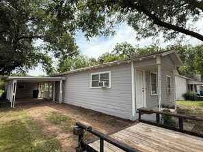 المنشأة من الخارج