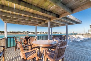 Outdoor dining - 1 bed Beach, Pools, Waterfront, Boating | Palmaway (Orange Beach)
