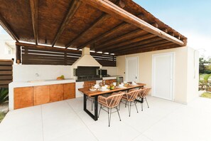 Outdoor dining - Aiolia Villa in Rhodes (Rhodes)