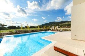 Pool - Aiolia Villa in Rhodes (Rhodes)