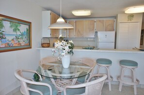 Condo, 1 Katil Raja (King), Lanai, Ocean View (Sea Village 4106) | Tempat makan