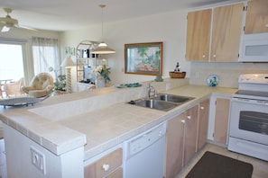 Condo, 1 Katil Raja (King), Lanai, Ocean View (Sea Village 4106) | Dapur peribadi
