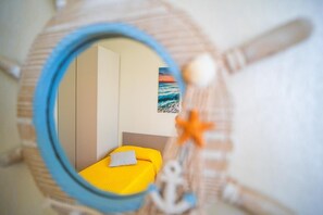 2 bedrooms, iron/ironing board, WiFi, bed sheets - Apartment 'Alloggio Gallinara' with Sea View, Wi-Fi and Air Conditioning (Albenga)