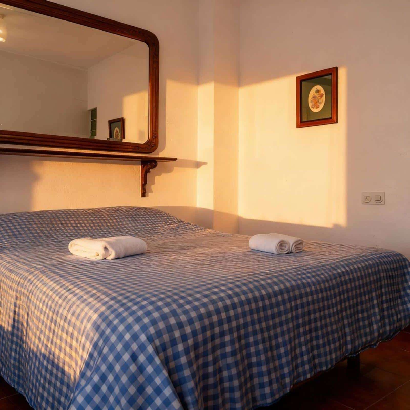 2 bedrooms, iron/ironing board, internet, bed sheets