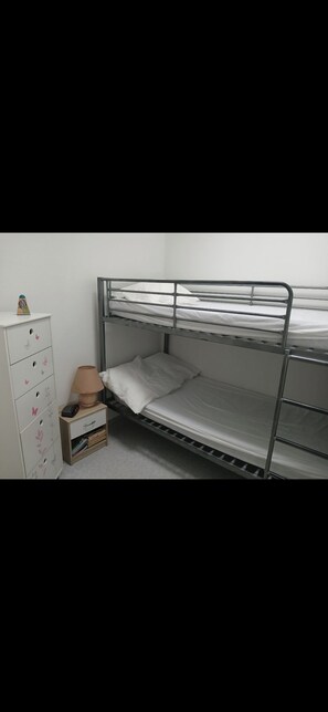 2 bedrooms, iron/ironing board, travel crib