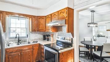 Micro-ondes, four, plaque de cuisson, lave-vaisselle