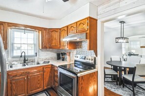 Micro-ondes, four, plaque de cuisson, lave-vaisselle