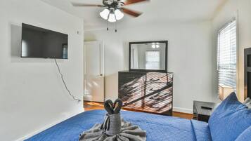 3 chambres, fer et planche à repasser, Wi-Fi, draps fournis