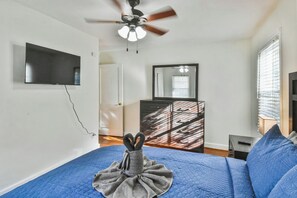 3 chambres, fer et planche à repasser, Wi-Fi, draps fournis