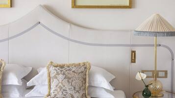 Minibar, escritorio y wifi gratis