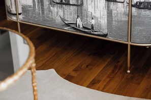 Hypoallergeen beddengoed, een kluis op de kamer, een bureau