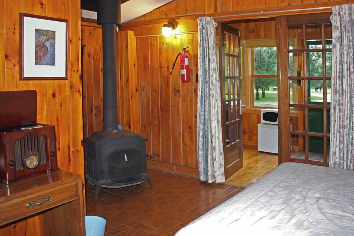 Classic Cabin | Desk, free WiFi