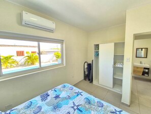 1 slaapkamer, een kluis op de kamer, een strijkplank/strijkijzer