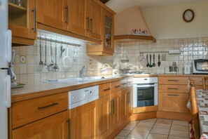 冰箱、微波炉、烤箱、炉灶