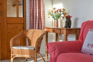 Interior - Apartment "Gîte Yveco" with Mountain View, Balcony and Wi-Fi (Châteauneuf)