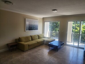 Living area - West Perth apartment. Walking distance to CBD, King's Park and Public transport. (West Perth)