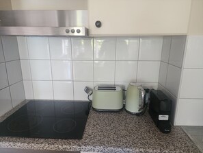 Private kitchen - West Perth apartment. Walking distance to CBD, King's Park and Public transport. (West Perth)