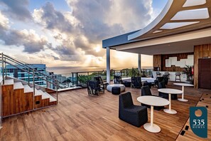 Dining - Enjoy your stay steps from Farol da Barra (Salvador)