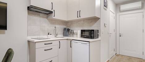 Fridge, microwave, stovetop, electric kettle