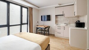 Room - Central Brand New Studio w/Balcony Near Metro (İstanbul)