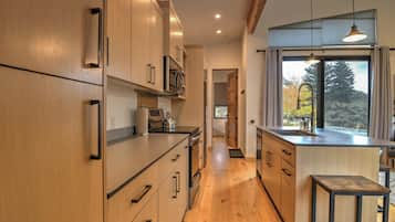 Micro-ondes, four, plaque de cuisson, lave-vaisselle