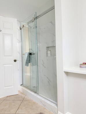 Hair dryer, towels - Tranquil Naples Getaway  4BR Home with Pool, Spa Orchard & Pond near Hospitals & (Naples)