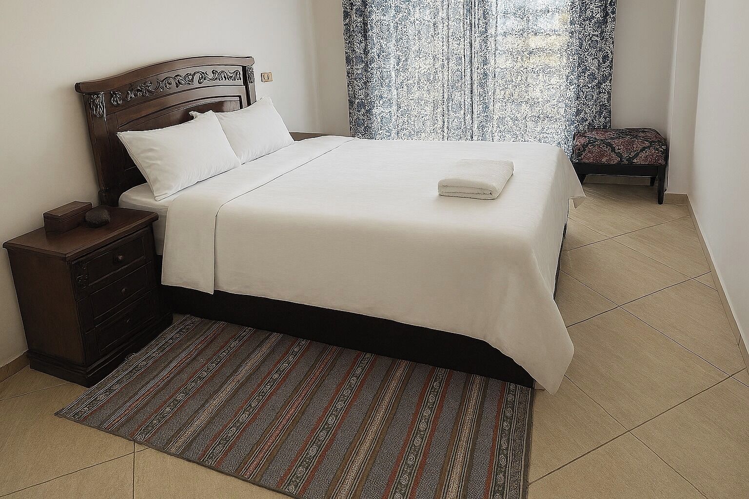 3 habitaciones, tabla de planchar con plancha, internet y ropa de cama 