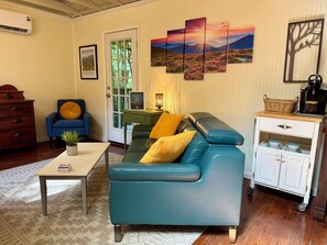 Living area - Welcome to Black Mountain Stomping Ground's Fiddle Creek w King Bed/brook. (Black Mountain)