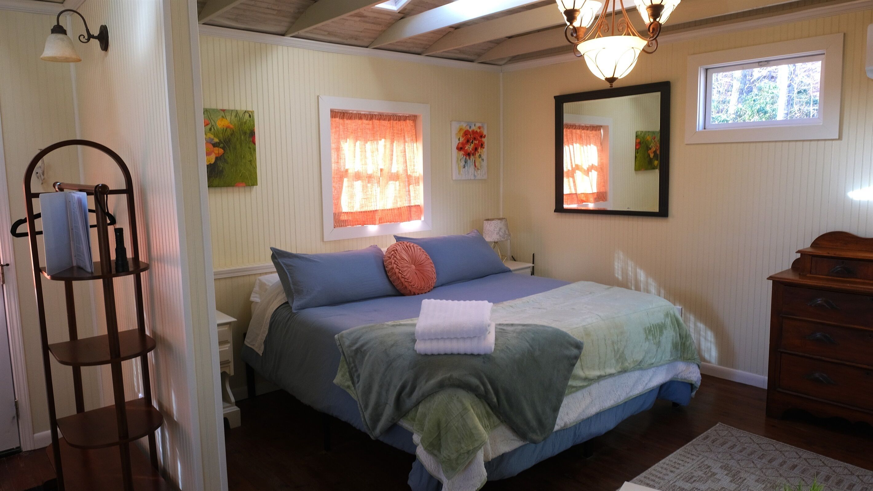 1 bedroom, travel cot, free WiFi, bed sheets