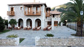 Vista frontal de la propiedad