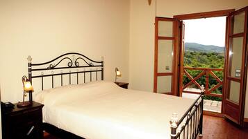 Quarto casal standard, sacada, vista para a cidade | Wi-Fi de cortesia